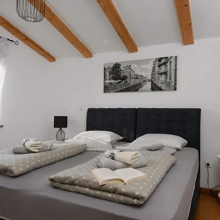 Apartment Apartman D&s Liznjan